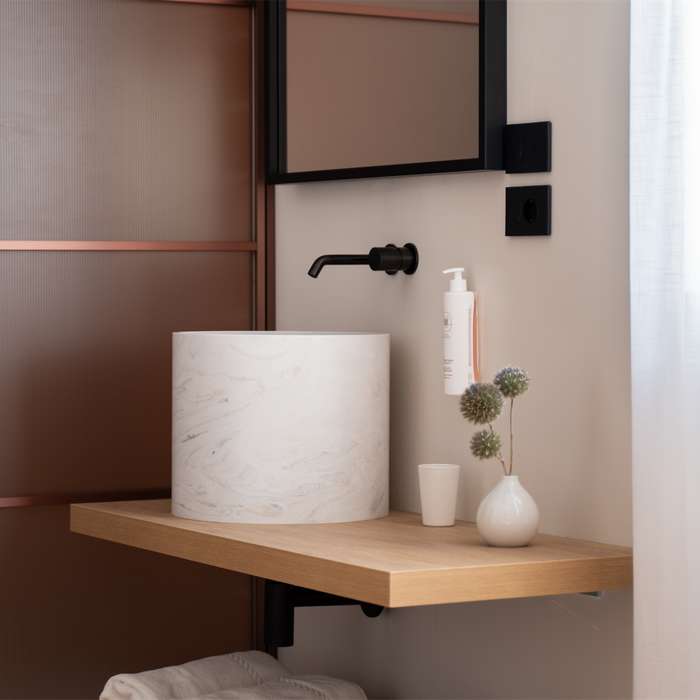 komfort-zimmer mit balkon und poolblick